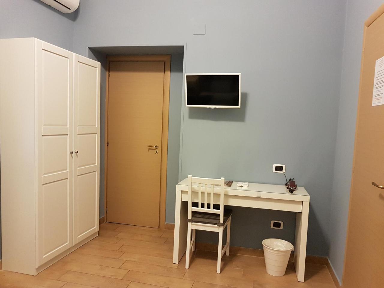 Hotel Meuble Santa Chiara Suite ナポリ エクステリア 写真